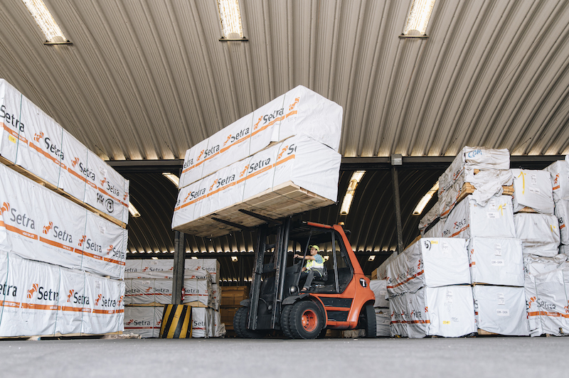 Les entrepôts de Comarbois garantissent la qualité parfaite pour le bois stocké Nos équipes veillent sur la qualité de nos produits ainsi que sur les conditions de leurs stockage et livraison