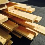 Le bois rouge est proposé par Comarbois afin de satisfaire vos différents besoins, pour un large choix d’application la menuiserie intérieure et extérieure, la construction de charpentes, le coffrage ou l’ébénisterie